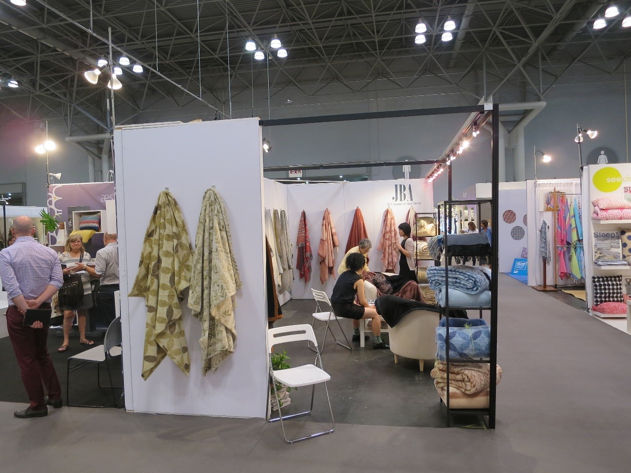 PROMOTING JAPAN’S BLANKET MAKERS The Japan Blanket Association is an